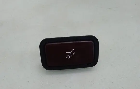 Mercedes-Benz E W212 Tailgate/boot open switch button 2118219551