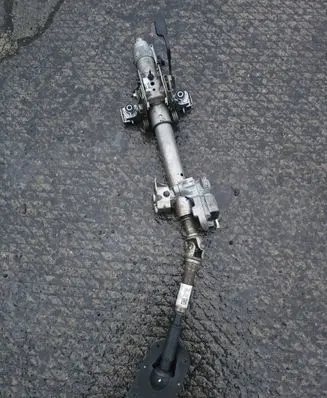 Steering wheel axle set