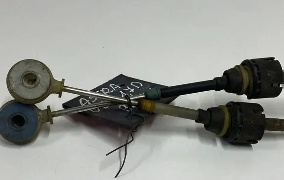 Opel Astra H Gear shift cable linkage 55350266