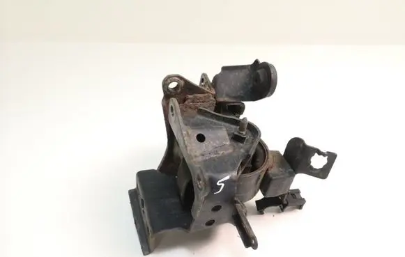 Nissan X-Trail T30 Engine mount bracket
