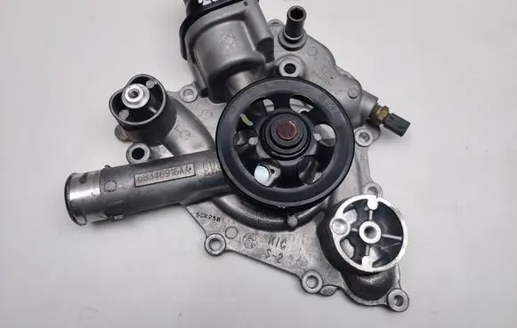 Dodge Durango III Water pump 68346916AA