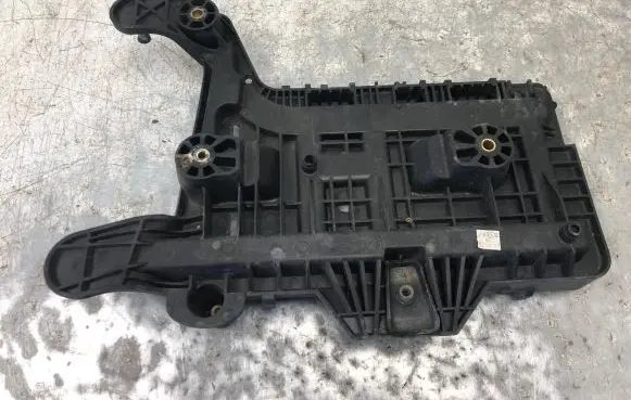 Volkswagen Golf VI Battery box tray 1K0915333