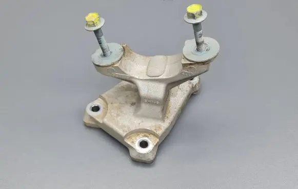 Honda CR-V Steering rack mounting bracket ZHF8 SWAB