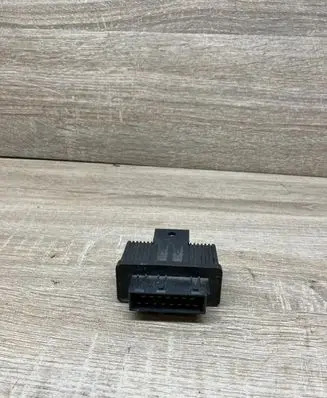 Peugeot 308 Fuel pump relay 240107