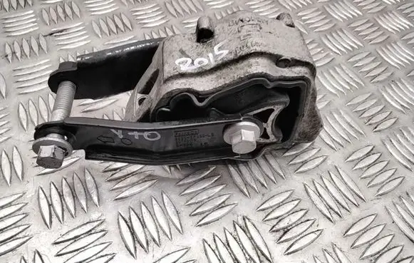 Volvo V70 Engine mount bracket 30671219