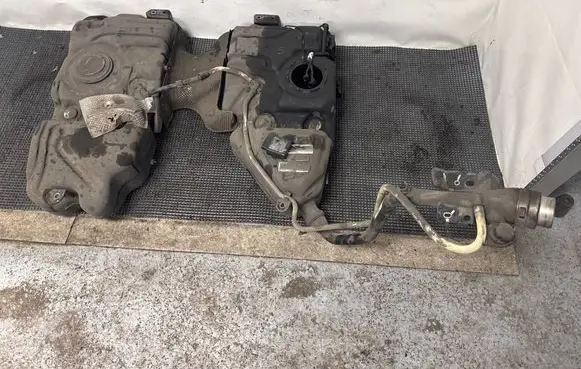 Seat Alhambra (Mk2) Fuel tank 7N0201021 1517300445 11049738312270