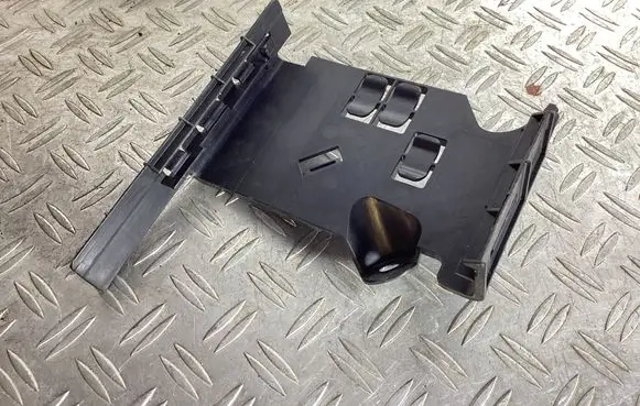Volkswagen Tiguan Engine control unit holder 5QA906507D