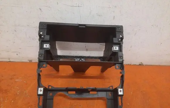 Ford Mondeo MK IV Radio/GPS head unit trim 6M2118A998DD