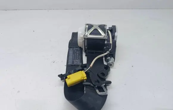 Volkswagen Eos Front seatbelt 1Q2857705B 34070989