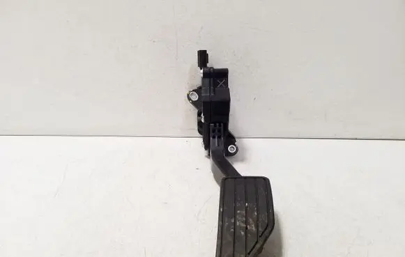 Subaru Impreza VI Accelerator throttle pedal 36010FL021