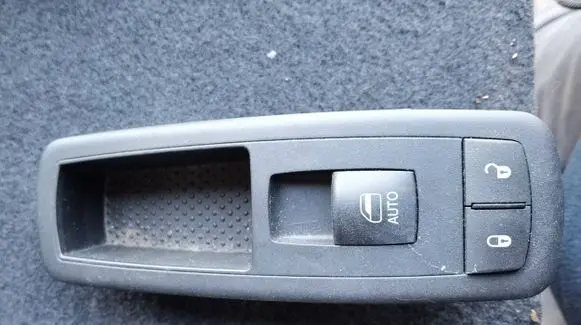 Chrysler Pacifica Electric window control switch 68268251AC 10123707