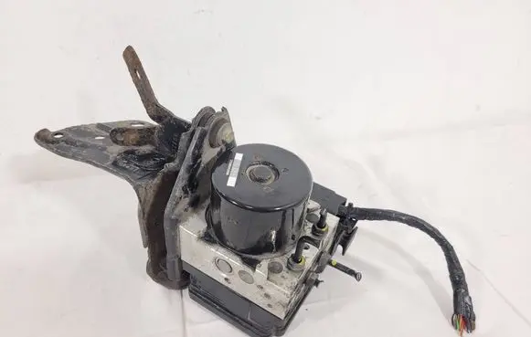 Skoda Octavia Mk2 (1Z) ABS Pump 1K0907379AD 10061930651 10096103073