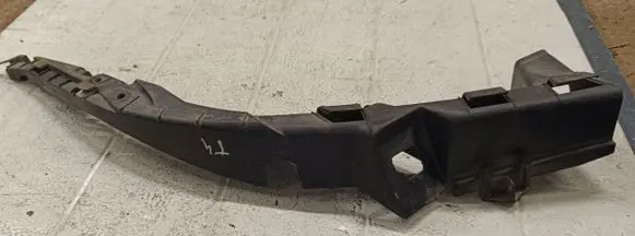 Volkswagen Transporter - Caravelle T4 Front bumper mounting bracket 3B0807050B