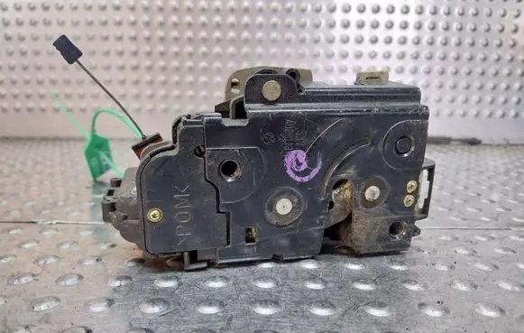 Seat Arosa Front door lock S26372340 6X3837085