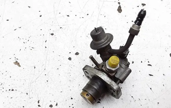 Toyota Avensis T220 Fuel injection high pressure pump 2310028030