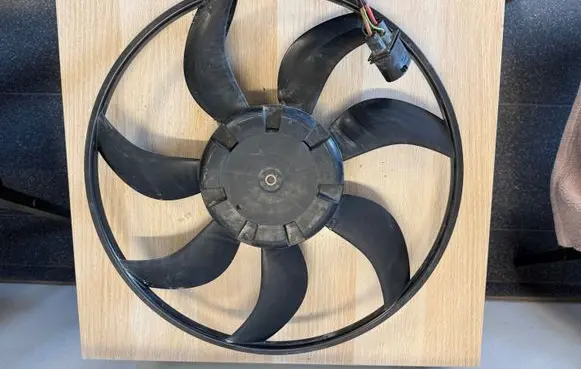 Seat Leon (5F) Electric radiator cooling fan 5Q0121203DD