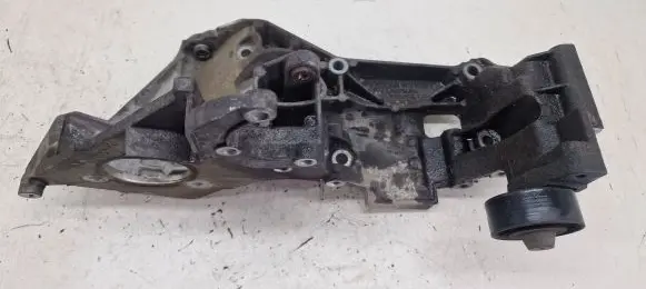 Volkswagen Golf IV Engine mounting bracket 038903143H