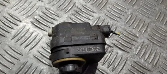 Headlight level adjustment motor