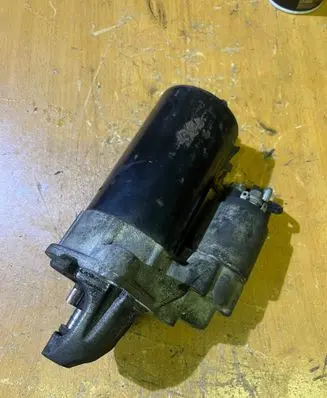 BMW 1 E81 E87 Starter motor 7796892