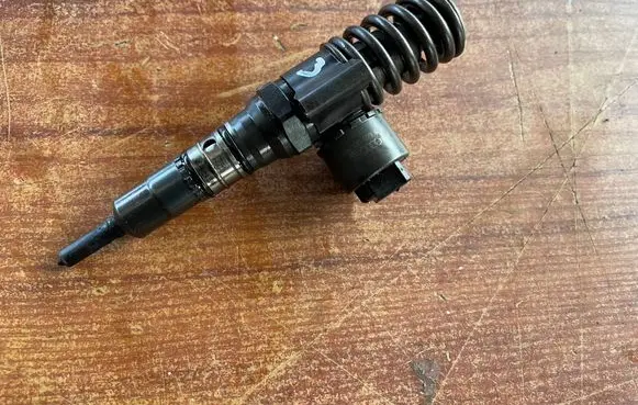 Audi A4 S4 B7 8E 8H Fuel injector 03G130073G