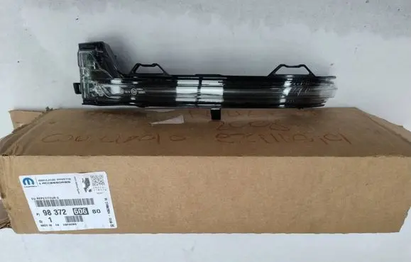 Peugeot 208 II Plastic wing mirror trim cover 23962849