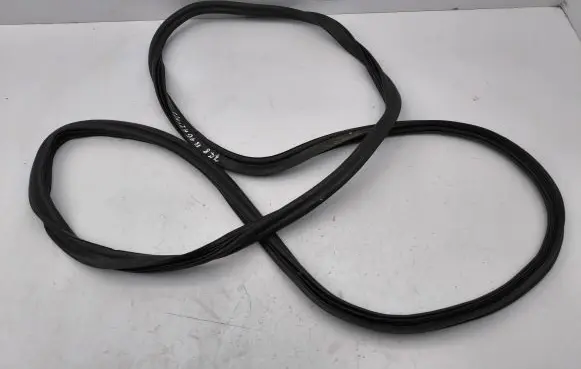 Volkswagen T-Roc Trunk rubber seal (body) 