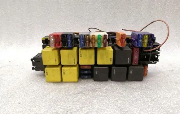 Mercedes-Benz CLS AMG C219 Fuse module A0325458232