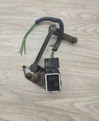 Volvo XC70 Headlight/headlamp level sensor 6G9N3C492AA 2007731 6G9N5C422A