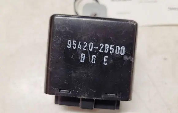 Hyundai Santa Fe Window wiper relay 954202B500