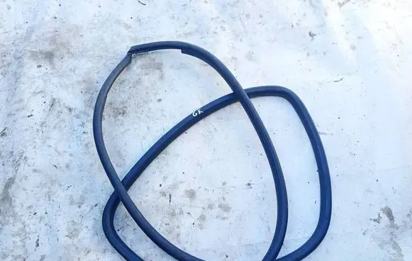 Toyota RAV 4 (XA30) Rubber seal rear door 