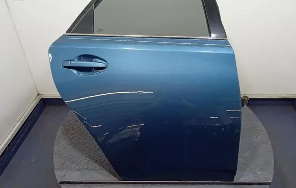 Toyota Auris E180 Rear door