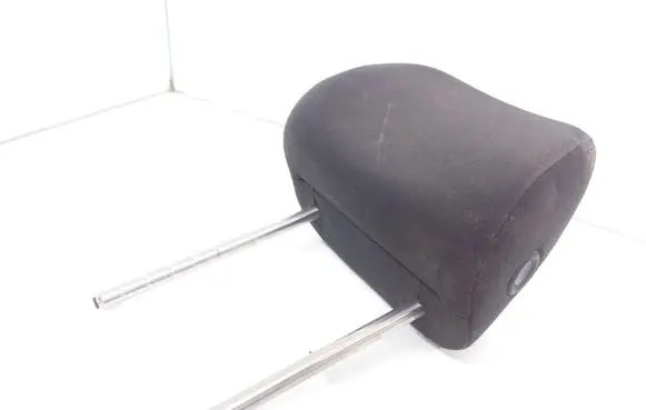 Volkswagen PASSAT B6 Front seat headrest 