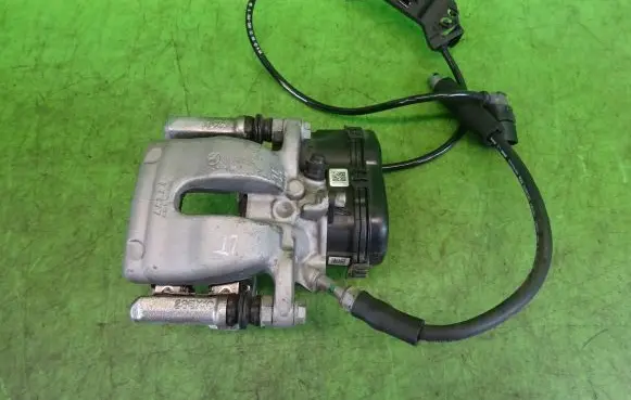 Infiniti Q30 Rear brake caliper