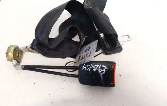 Middle seatbelt buckle (rear)