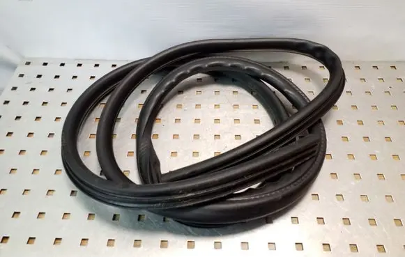 Mitsubishi Colt Rear door rubber seal (on body) 