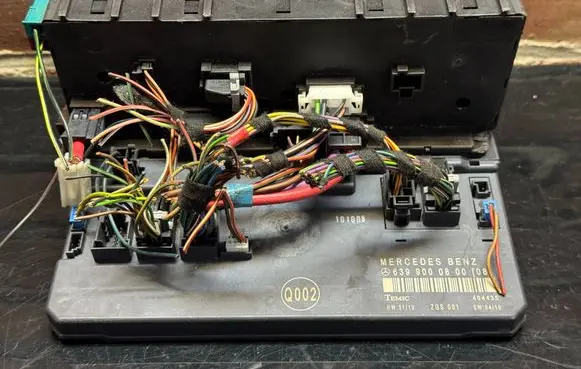 Mercedes-Benz Vito Viano W639 Comfort/convenience module 6399000800 404435 ZGS001