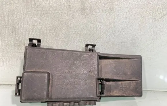 Volkswagen Golf IV Fuse box cover 1j0937550