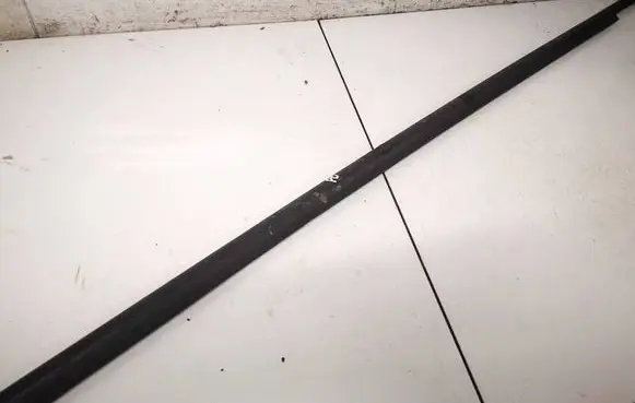 Opel Astra H Front door glass trim molding 024468032