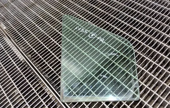 Ford Turneo Courier Front door vent window glass four-door ET76A29710A 43R00099 DOT511M501AS2