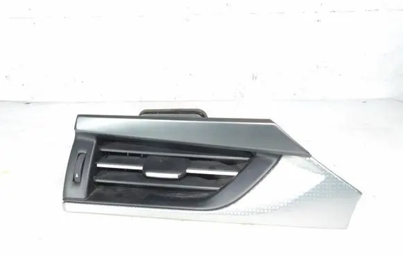 Toyota Avensis T220 Dashboard side air vent grill/cover trim 5566005120