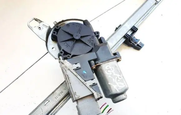 Citroen C3 Front door window regulator motor 400618f