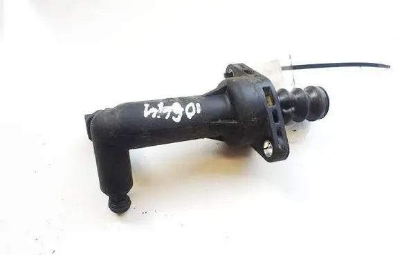 Volkswagen Polo IV 9N3 Clutch master cylinder