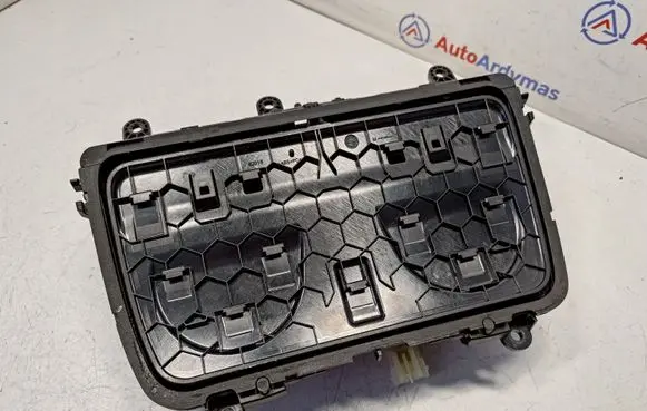Cup holder front