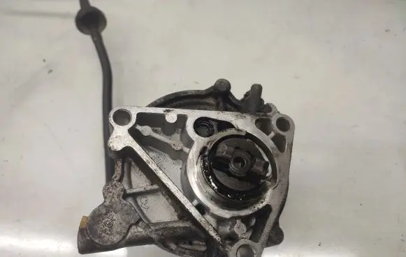 Opel Zafira B Vacuum pump