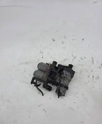 BMW 7 E38 Coolant heater control valve 8368462