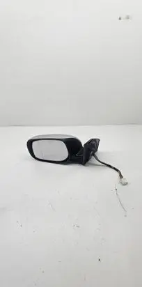 Toyota Avensis T250 Front door electric wing mirror E11020058