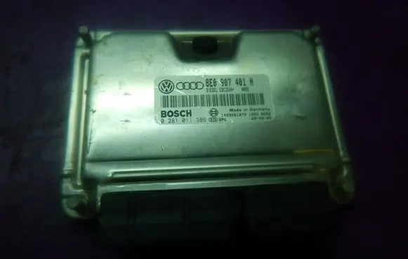 Volkswagen PASSAT B5.5 Engine control unit/module ECU 