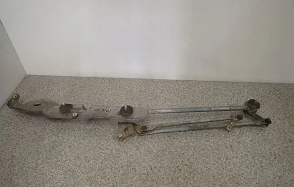 Nissan Almera Tino Front wiper linkage BU067