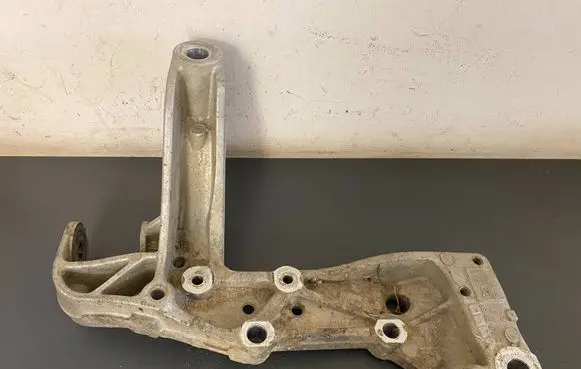 Volkswagen Touran I Front subframe