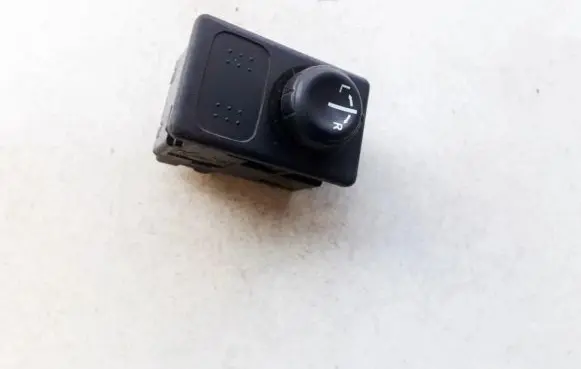 Nissan Almera N16 Wing mirror switch